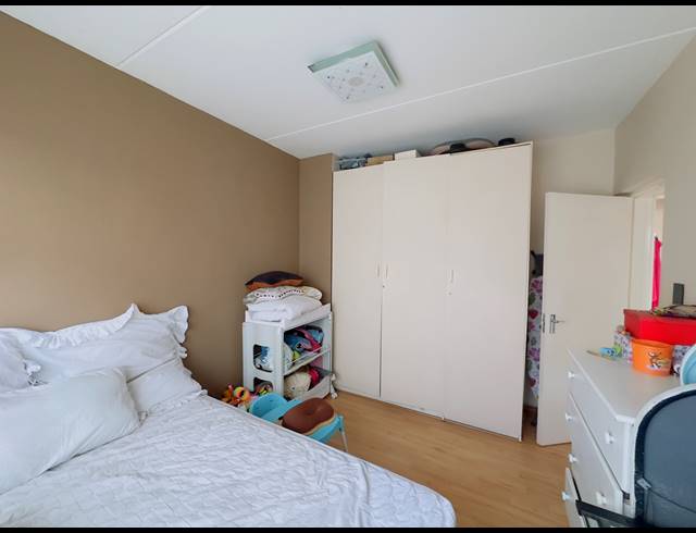 2 BEDROOM TOWNHOUSE FOR SALE IN MONDEOR